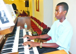 15-year-old Davaunie playing the organ