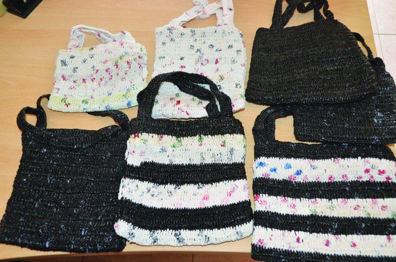 MAKING HANDBAGS FROM PLASTIC SHOPPING BAGS