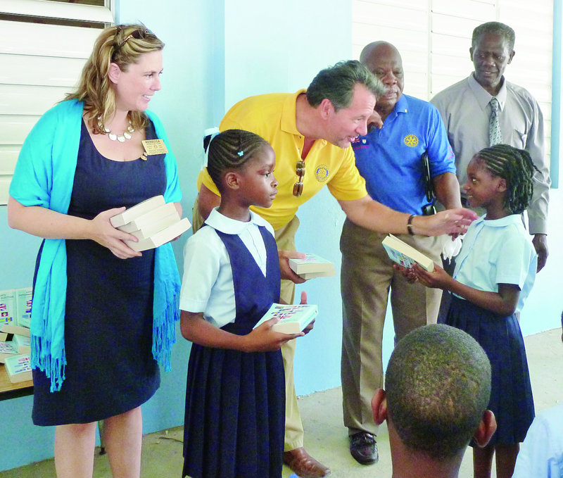 Rotary Club donates books to primary school students