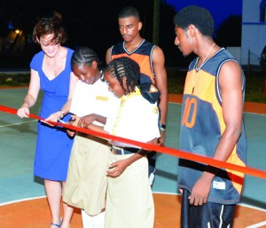 Cutting of the Ribbon by Governor Scott and children