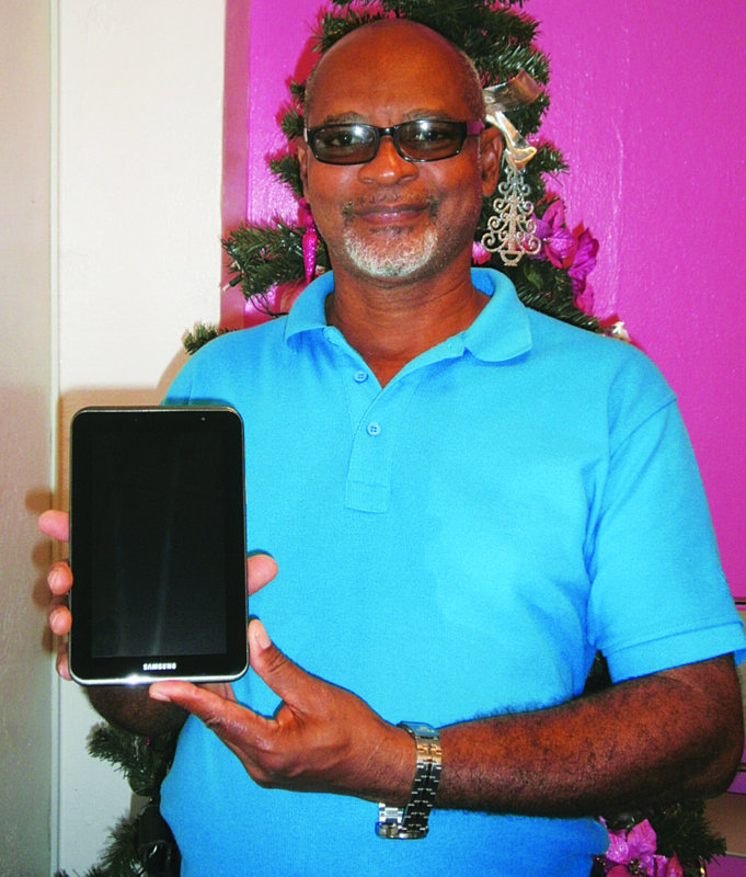 LIME BRINGS ‘Share the Cheer’ TO CUSTOMERS Tina Bannister, Malina Ham, Shonelle Richardson, Jolene Gumbs, Ian Connor, Winston Bryan, Venette Hodge, Carol Morton, Edwin Carty,  Jimmy Richardson, Sonia Skellkie & Alston Gumbs