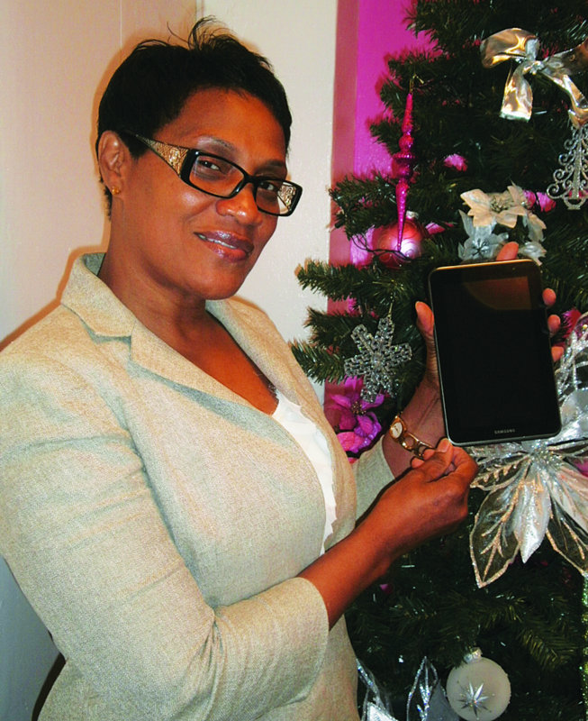 LIME BRINGS ‘Share the Cheer’ TO CUSTOMERS Tina Bannister, Malina Ham, Shonelle Richardson, Jolene Gumbs, Ian Connor, Winston Bryan, Venette Hodge, Carol Morton, Edwin Carty,  Jimmy Richardson, Sonia Skellkie & Alston Gumbs