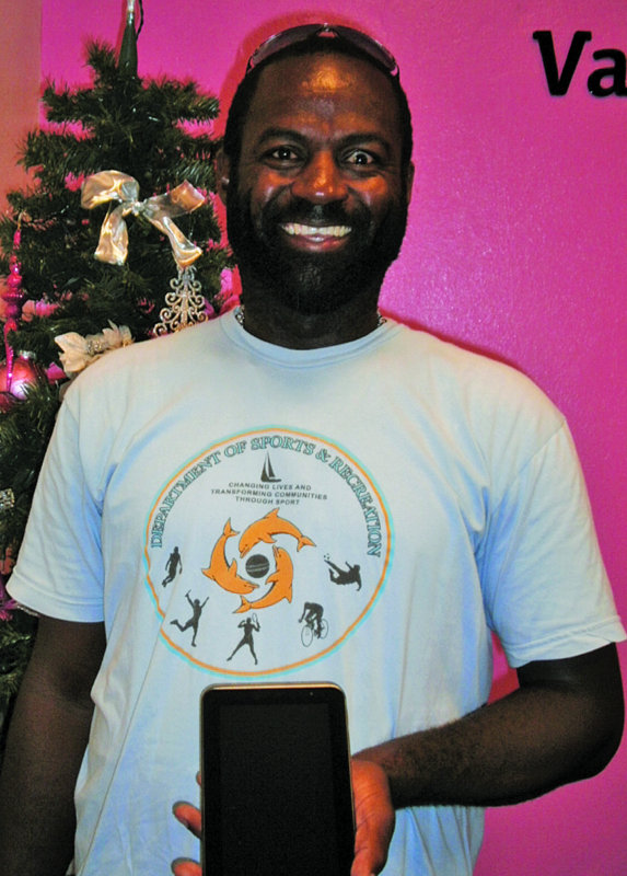 LIME BRINGS ‘Share the Cheer’ TO CUSTOMERS Tina Bannister, Malina Ham, Shonelle Richardson, Jolene Gumbs, Ian Connor, Winston Bryan, Venette Hodge, Carol Morton, Edwin Carty,  Jimmy Richardson, Sonia Skellkie & Alston Gumbs