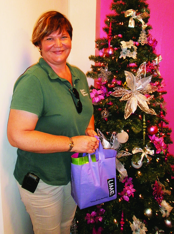 LIME BRINGS ‘Share the Cheer’ TO CUSTOMERS Lenville Connor, Eustella Fontaine,  Bernadine Xavier, Icilma Carty, Maria Foreman, Iona Reid, Leah Richardson, Florita Kentish