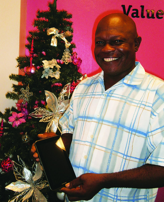 LIME BRINGS ‘Share the Cheer’ TO CUSTOMERS Lenville Connor, Eustella Fontaine,  Bernadine Xavier, Icilma Carty, Maria Foreman, Iona Reid, Leah Richardson, Florita Kentish