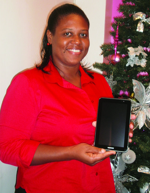 LIME BRINGS ‘Share the Cheer’ TO CUSTOMERS Tina Bannister, Malina Ham, Shonelle Richardson, Jolene Gumbs, Ian Connor, Winston Bryan, Venette Hodge, Carol Morton, Edwin Carty,  Jimmy Richardson, Sonia Skellkie & Alston Gumbs