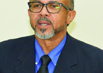 FORMER HEALTH MINISTER LAUDS NEW OPERATING THEATRE