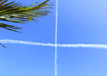 IMPRESSIVE CROSSING JET TRAILS OVER ANGUILLA