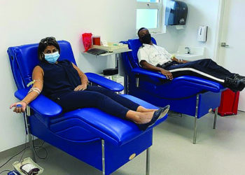 GOVERNOR DONATES BLOOD TO PRINCESS ALEXANDRA HOSPITAL