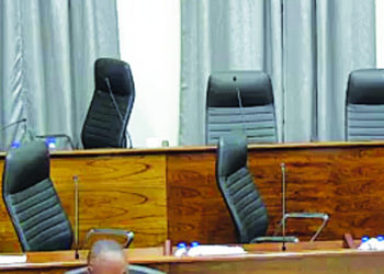 OPPOSITION SIDE WALKS OUT OF HOUSE IN SUPPORT OF COLLEAGUE